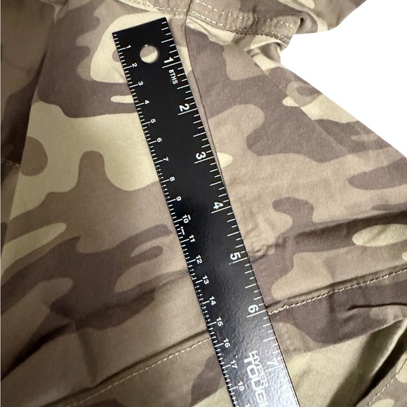 Women's Camo Cargo Shorts in Shades of Green/Khaki Casual Utility Style - Picture 5 of 6